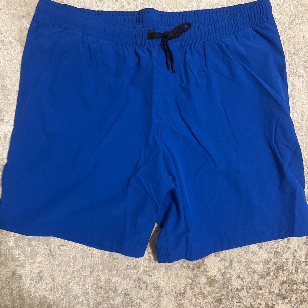 ACTIVE STRETCH SHORT BRAND NEW